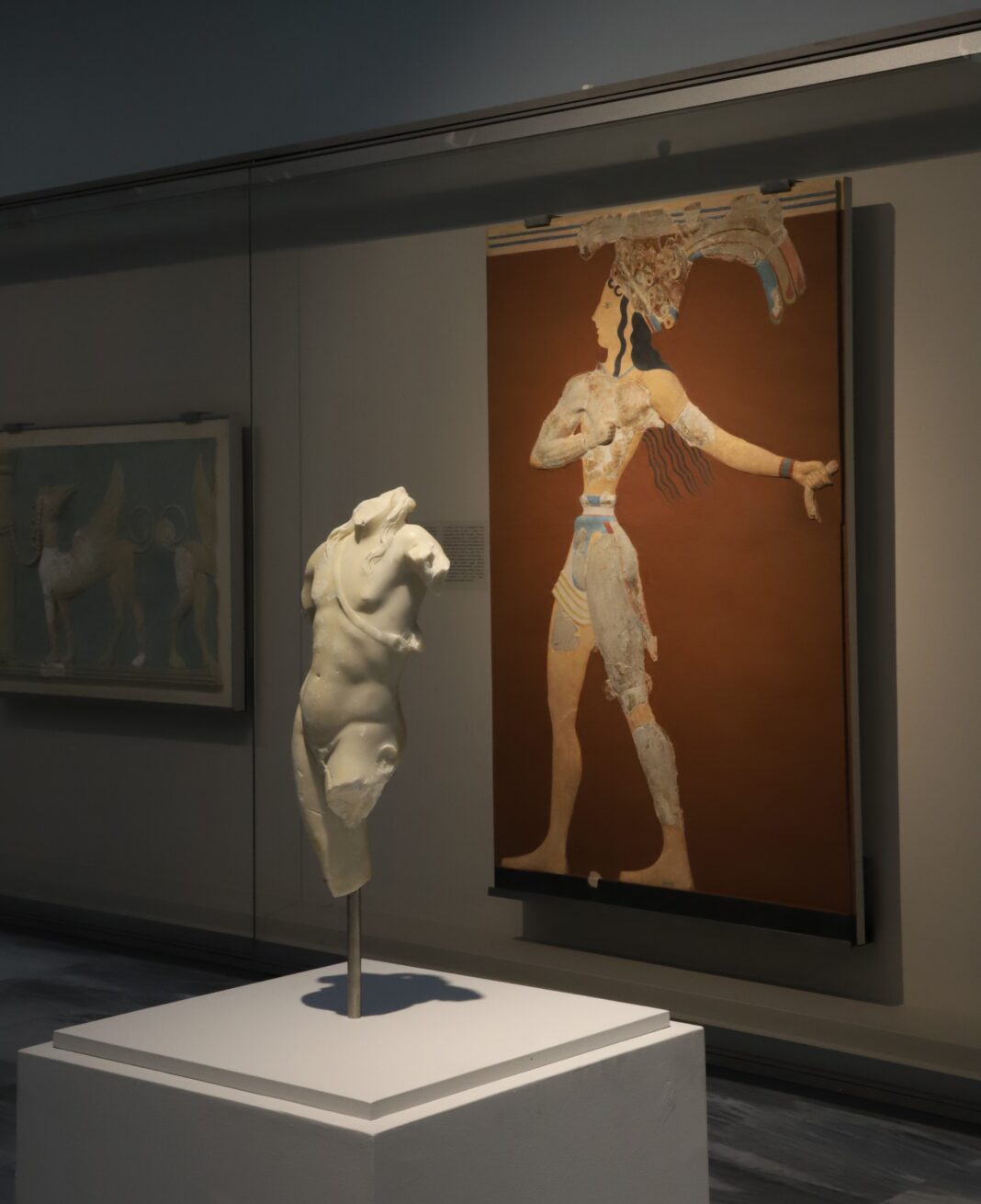 Συνεχίζονται στο Αρχαιολογικό Μουσείο Ηρακλείου οι θεματικές ξεναγήσεις στην εκθεσιακή δράση «Διάλογοι για την ισότητα των φύλων»