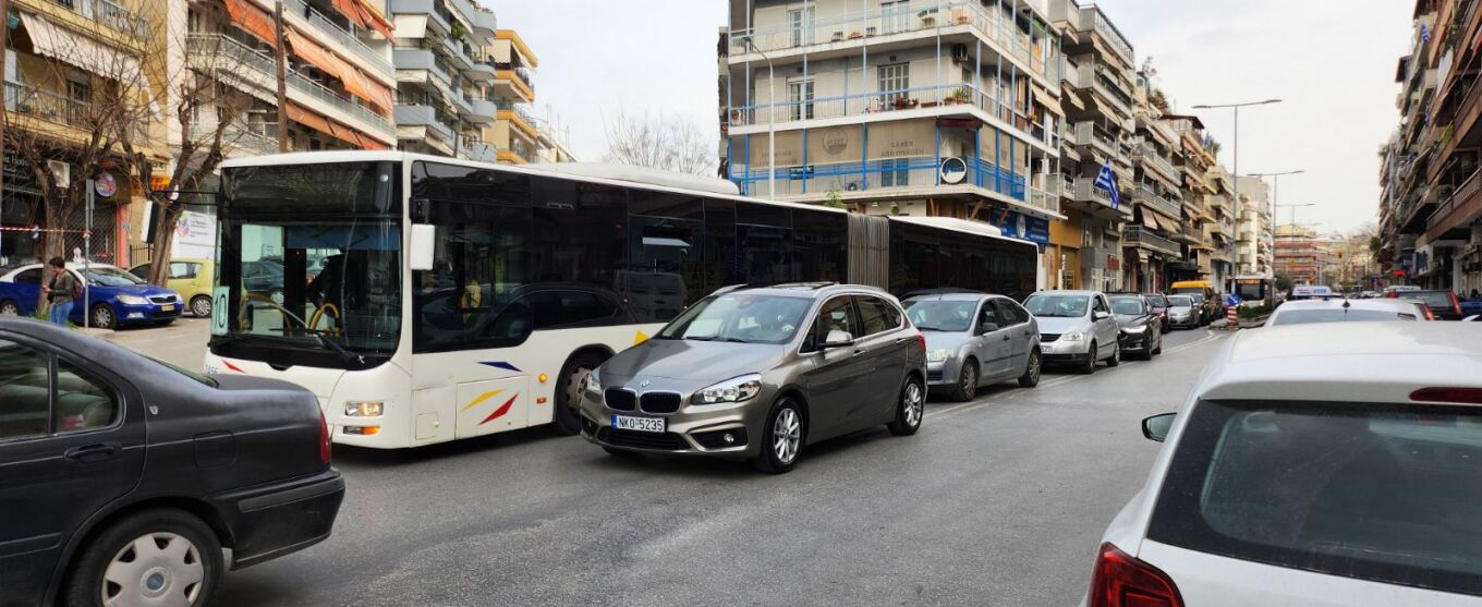 Επιβάτες και οδηγός λεωφορείου του ΟΑΣΘ τσάκωσαν επίδοξο πορτοφολά
