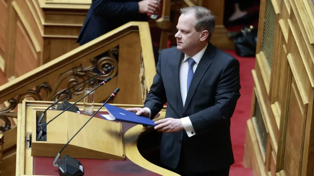 Καραμανλής για πρόταση δυσπιστίας: Δεν κρύβομαι πίσω από τη βουλευτική ασυλία - Η σύμβαση 717