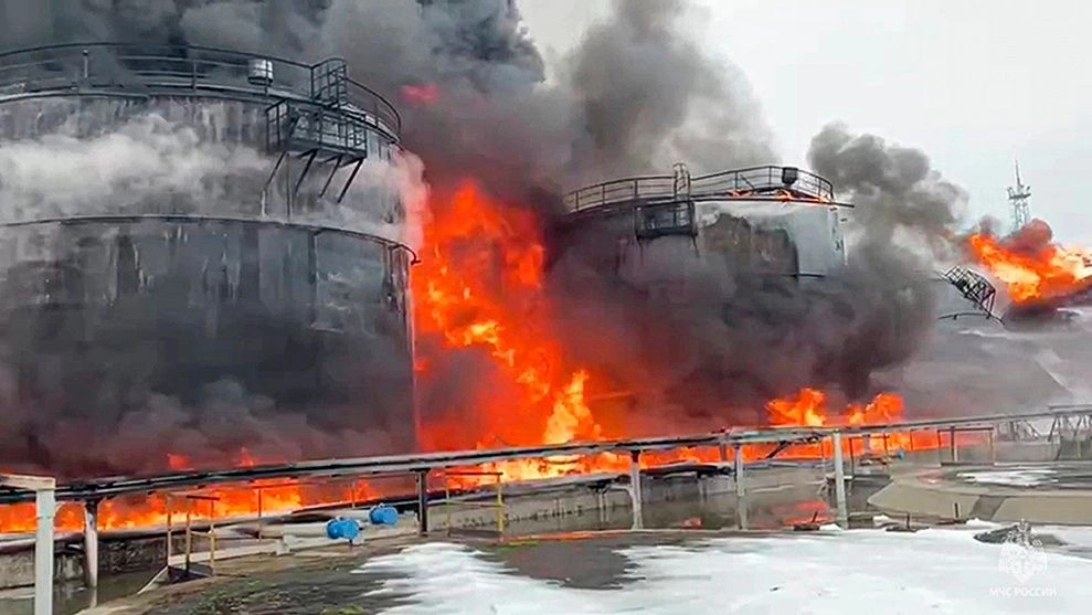 Ρωσία: Επίθεση με drone σε διυλιστήρια πετρελαίου – Μεγάλη πυρκαγιά στο Βόλγα