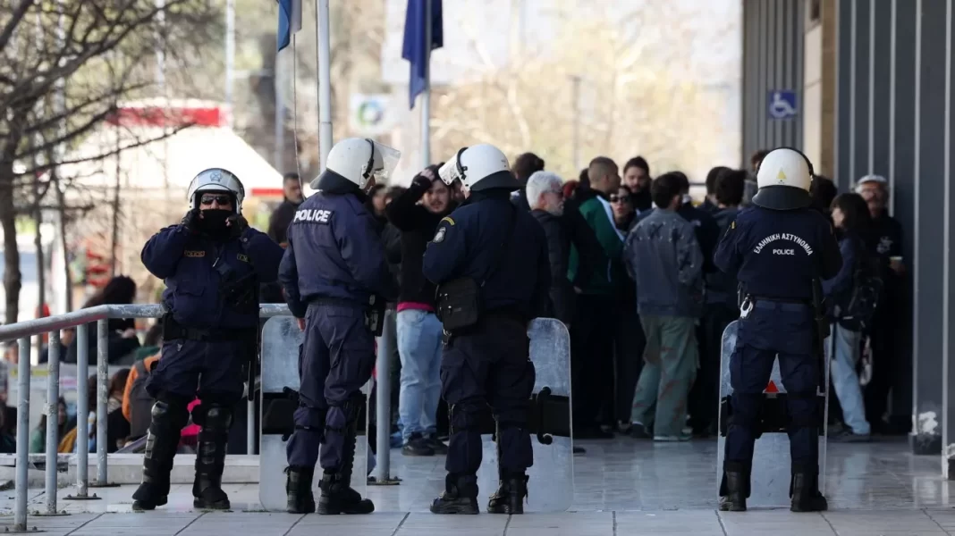 Θεσσαλονίκη: Αναβλήθηκε για τις 29 Μαρτίου η δίκη των 49 συλληφθέντων στο ΑΠΘ – Ελεύθεροι όλοι