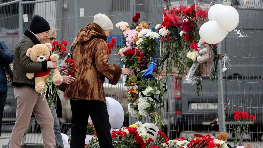 Μόσχα: Στους 143 οι νεκροί – «Σχεδίασαν προσεκτικά την επίθεση» λένε οι ρωσικές μυστικές υπηρεσίες