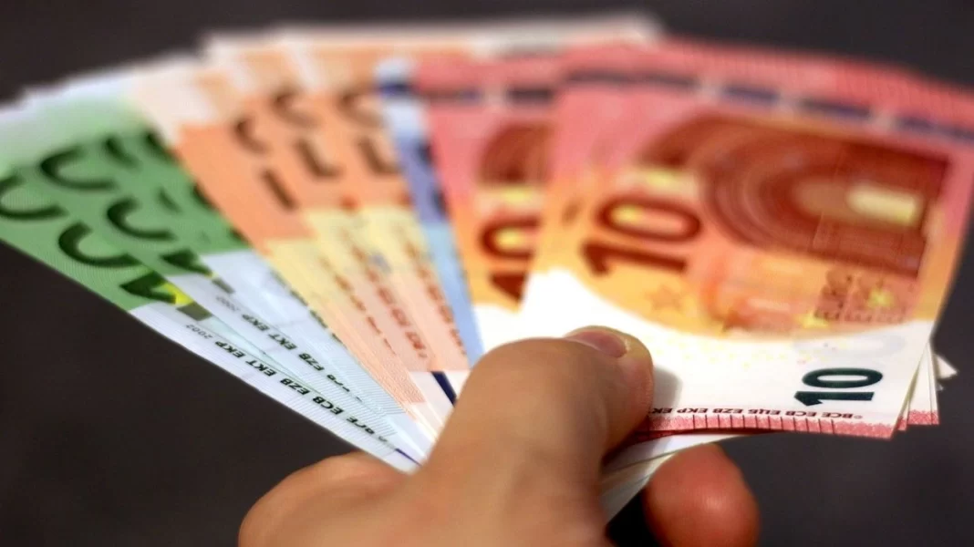 Τσακλόγλου: Από 1η Απριλίου η 4η διαδοχική αύξηση του κατώτατου μισθού – Θα ξεπερνά τα 800 ευρώ