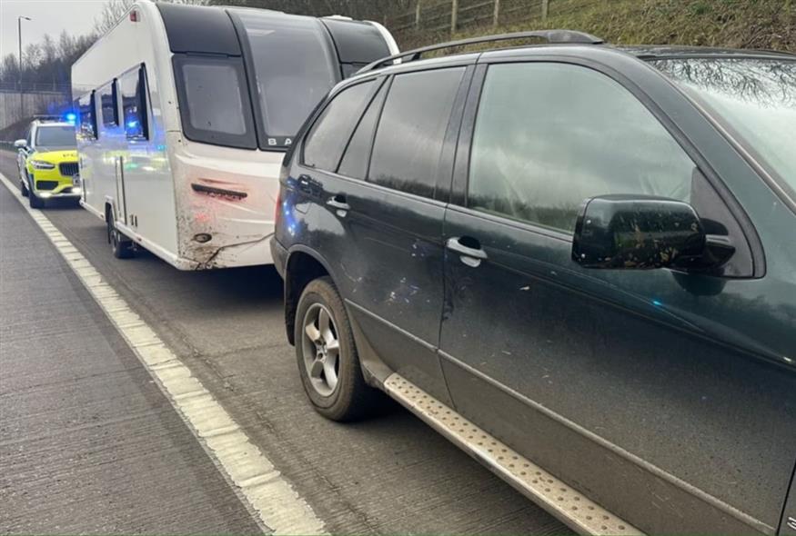 Απίστευτο: 11χρονος οδηγούσε BMW, ρυμουλκώντας κλεμμένο τροχόσπιτο!