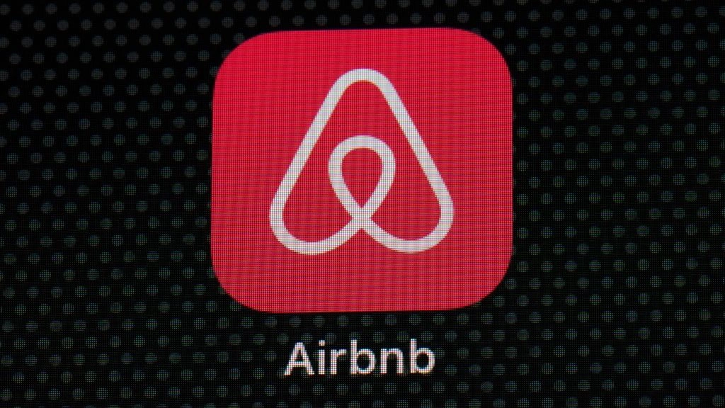 Airbnb: Απαγορεύει πλέον τις κάμερες στο εσωτερικό των καταλυμάτων
