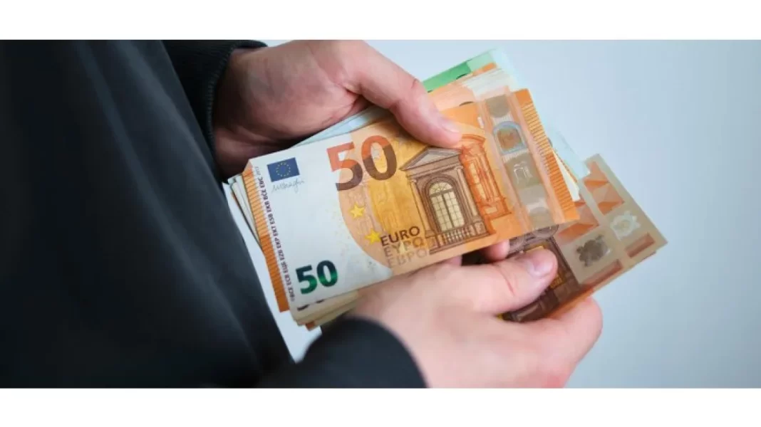 Έπεσε θύμα απάτης με αναδρομικά σύνταξης