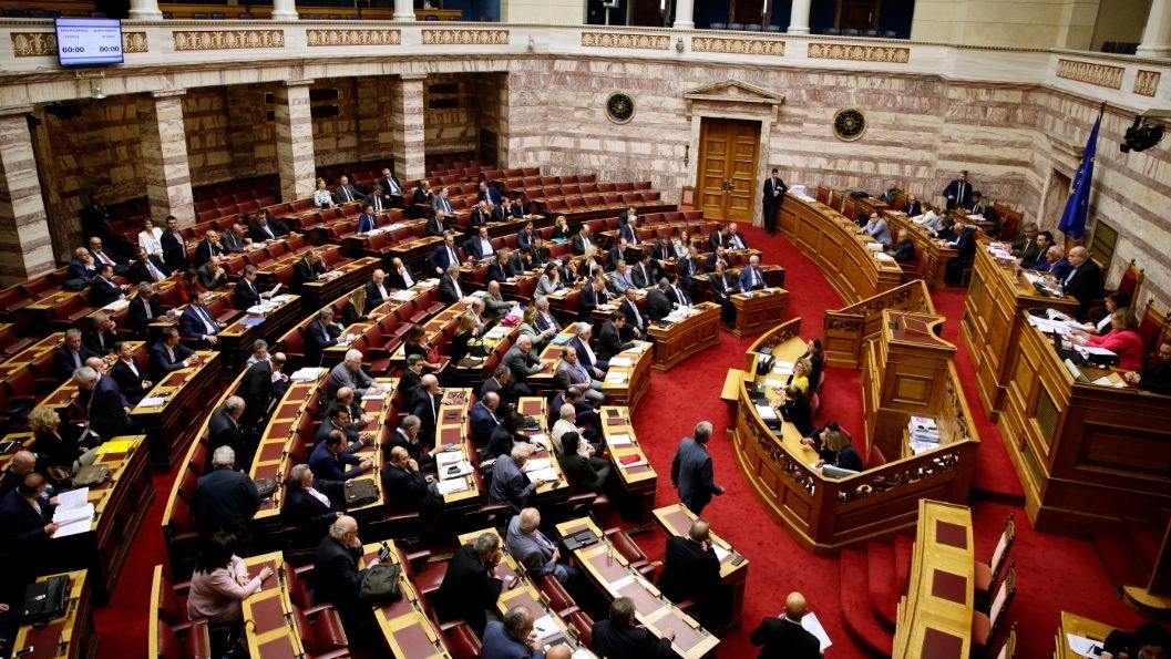 Live – Βουλή: Ξεκίνησε η συζήτηση για το πόρισμα της εξεταστικής για τα Τέμπη