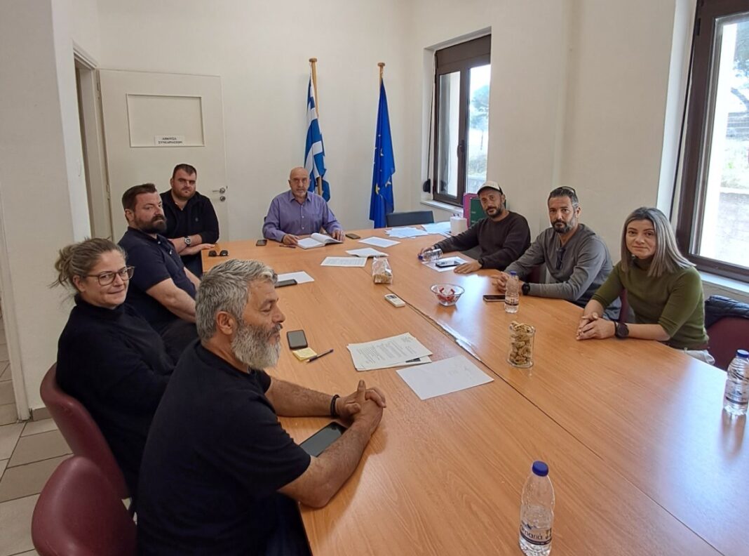 Μέλη του Δ.Σ. του Αθλητικού Συλλόγου Ορεινού Τρεξίματος “Άρκαλος” συναντήθηκαν με τον Δήμαρχο Σφακίων