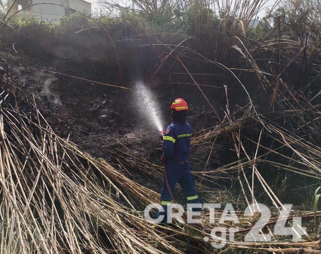 Μεγάλη κινητοποίηση της Πυροσβεστικής για φωτιά στην Κρήτη
