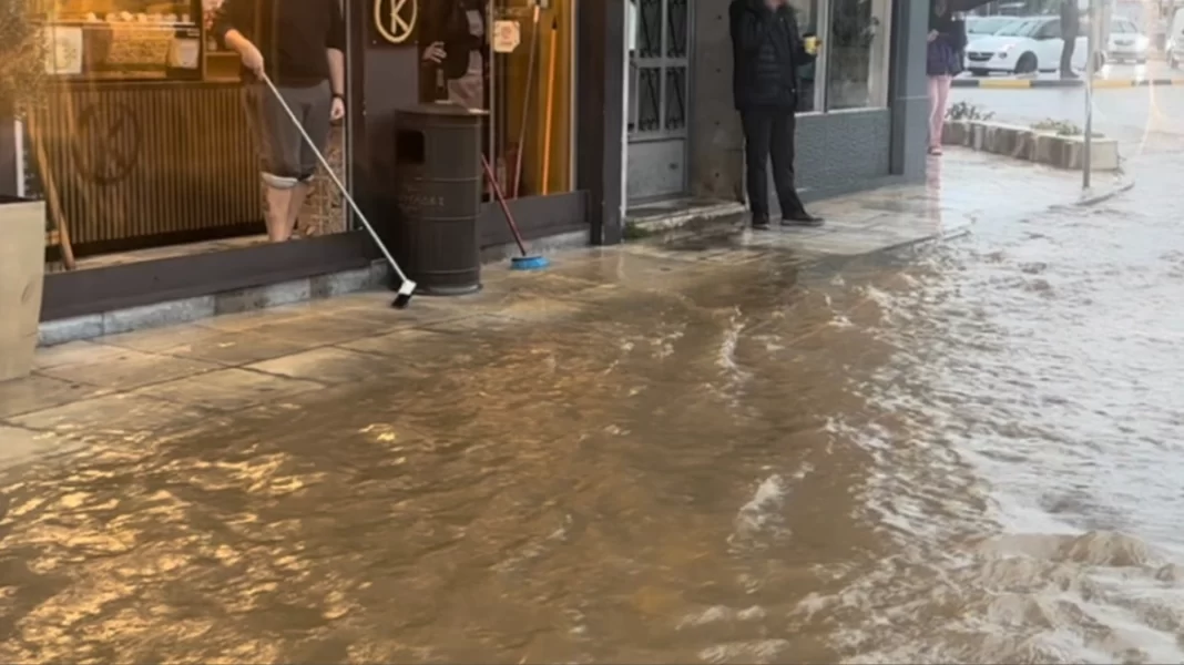 Καιρός: Προβλήματα από την κακοκαιρία expess σε Πιερία και Θεσσαλία – Πότε υποχωρούν τα φαινόμενα