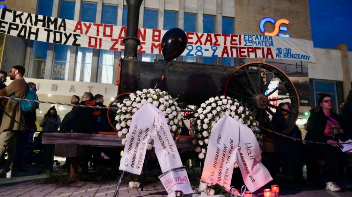 Σύλλογος γονέων καταγγέλλει Γυμνασιάρχη ότι έσκισε λίστα με τα ονόματα των 57 νεκρών στα Τέμπη
