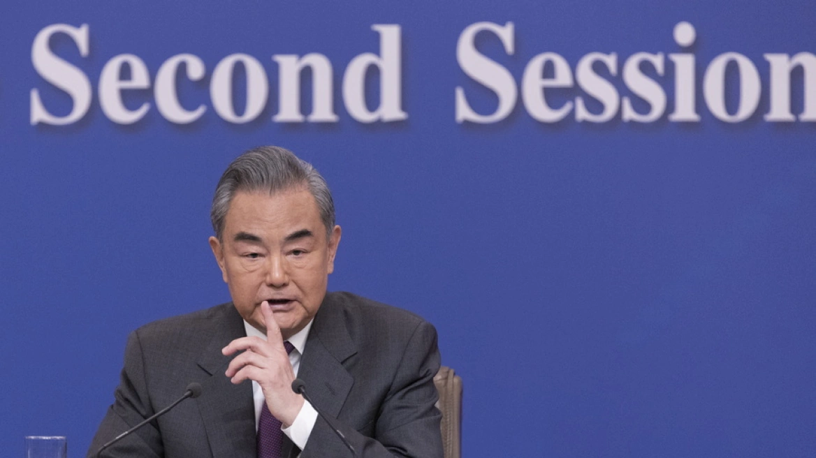 Κινέζος ΥΠΕΞ: «Ντροπή για την ανθρωπότητα» ο πόλεμος στη Γάζα