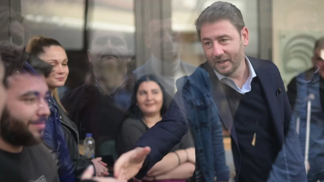 Ανδρουλάκης κατά Μητσοτάκη: Με ημίμετρα δεν αντιμετωπίζεται το τεράστιο ζήτημα του ΕΣΥ
