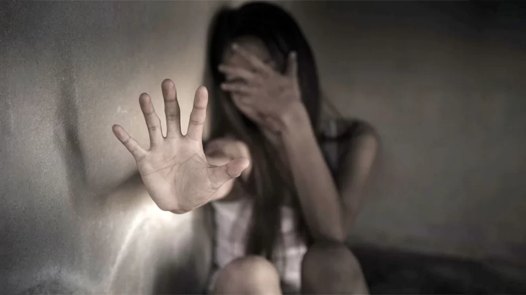 «Μακάρι να μην είχε εμφανιστεί αυτό το τέρας μπροστά μου» λέει για τον Μίχο σε επιστολή της η 12χρονη