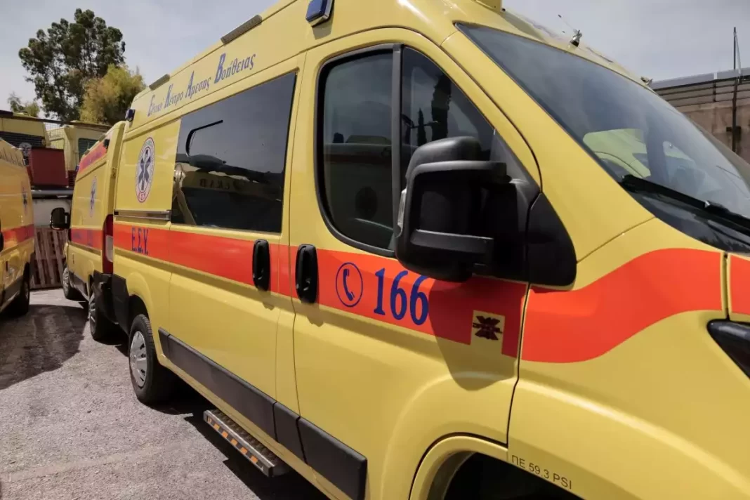 Ηλικιωμένη έκανε δωρεά ασθενοφόρο στο ΕΚΑΒ στη μνήμη του γιου της