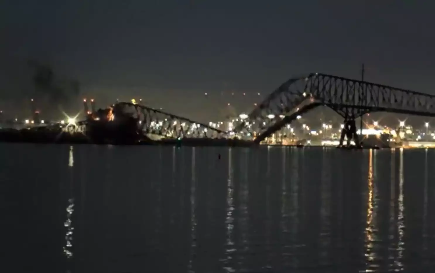 Βαλτιμόρη: Κατέρρευσε η γέφυρα Key Bridge – Έπεσε επάνω της μεγάλο πλοίο, φόβοι για θύματα