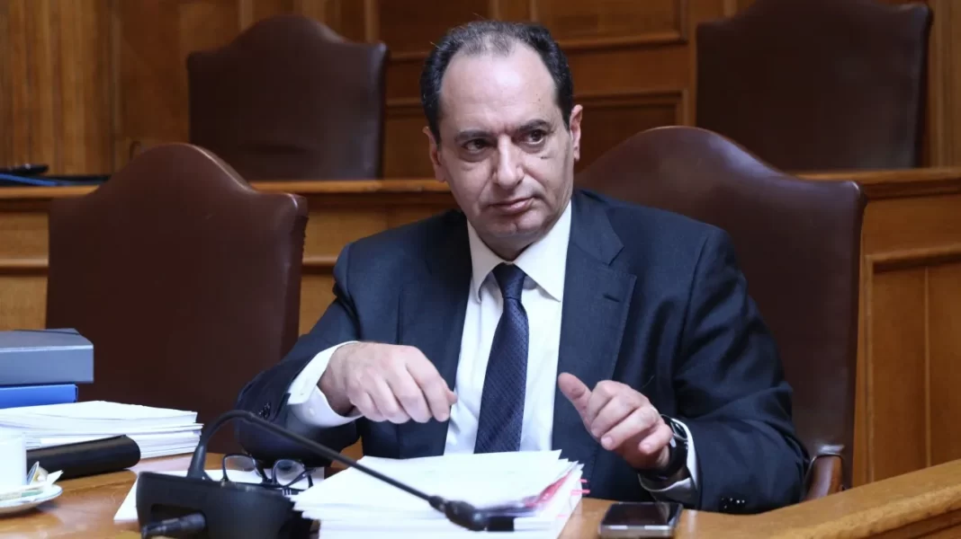 Χρ. Σπίρτζης: «Δεν συνδέεται με το δυστύχημα των Τεμπών η μη εκτέλεση της σύμβασης 717»