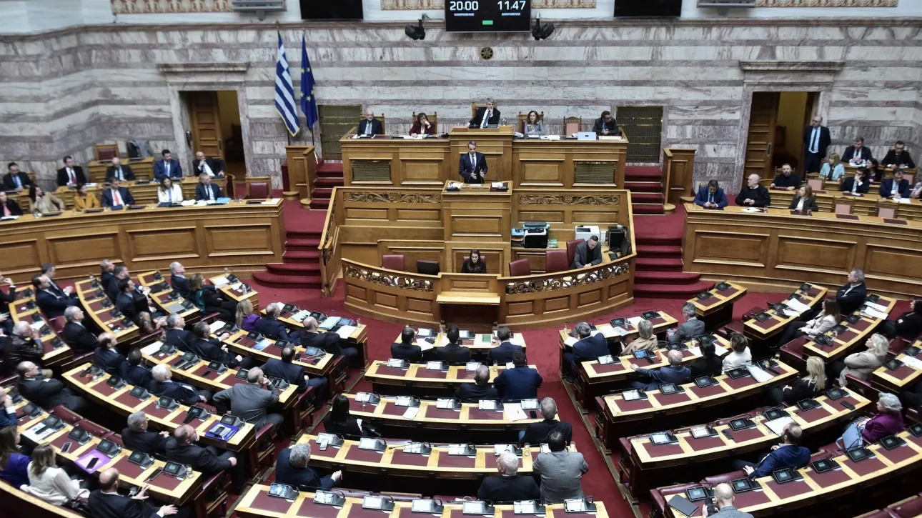 Σύγκρουση κορυφής απόψε στη Βουλή – Το βράδυ η ψηφοφορία επί της πρότασης δυσπιστίας
