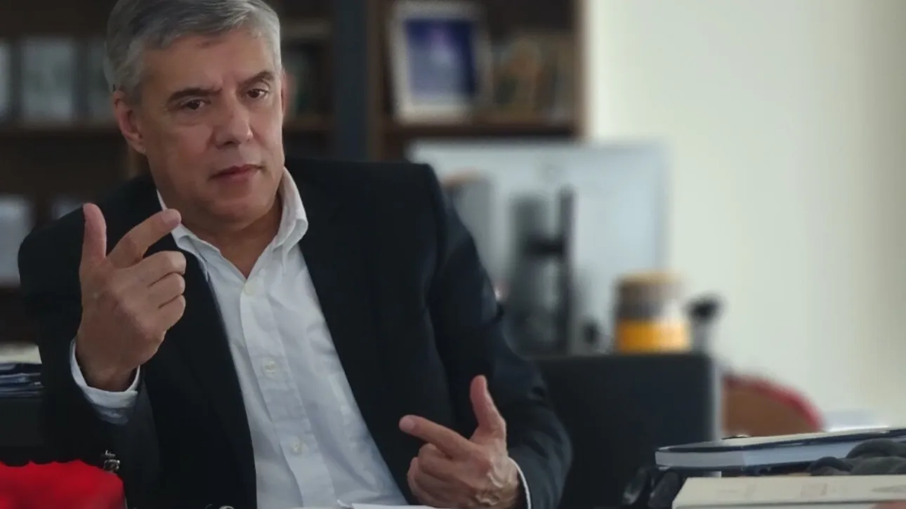 Αγοραστός: Άγνωστοι πέταξαν μπογιές στο γραφείο του