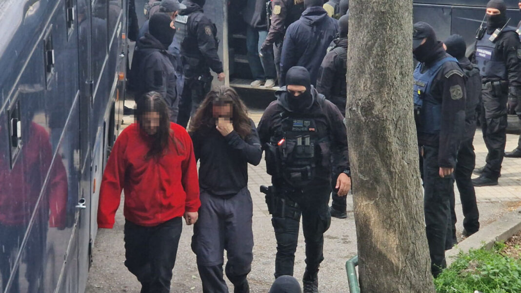 Στα δικαστήρια οι 49 συλληφθέντες από την επιχείρηση της ΕΛΑΣ στο ΑΠΘ