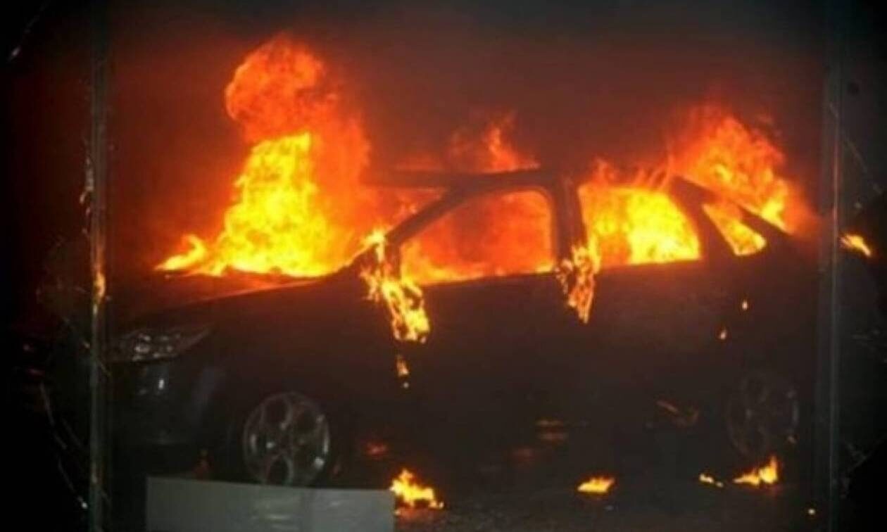 Έβαλε φωτιά στο αυτοκίνητο της πρώην του για να την εκδικηθεί - Χειροπέδες σε δύο άτομα