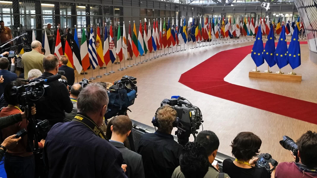 Ξεκινάει η Σύνοδος Κορυφής στις Βρυξέλλες – Οι Ευρωπαίοι ηγέτες καλούνται να ενισχύσουν στρατιωτικά την Ουκρανία