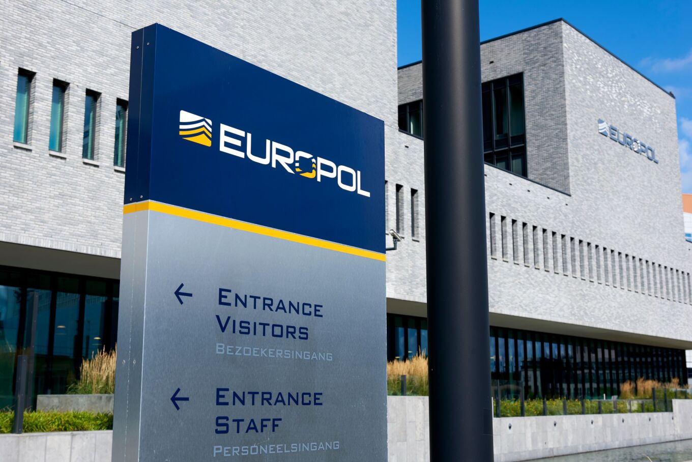 Politico: Μυστήριο με την ξαφνική απώλεια απόρρητων φακέλων υψηλόβαθμων αξιωματούχων της Europol