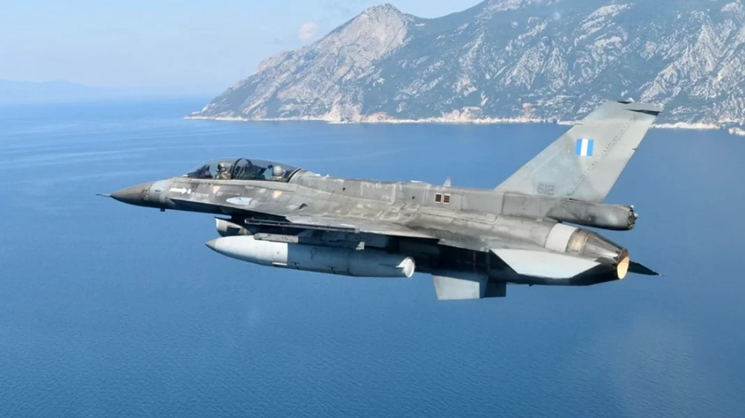 Μιάμιση ώρα πάλευε στην ανοιχτή θάλασσα ο πιλότος του F-16 μετά την πτώση