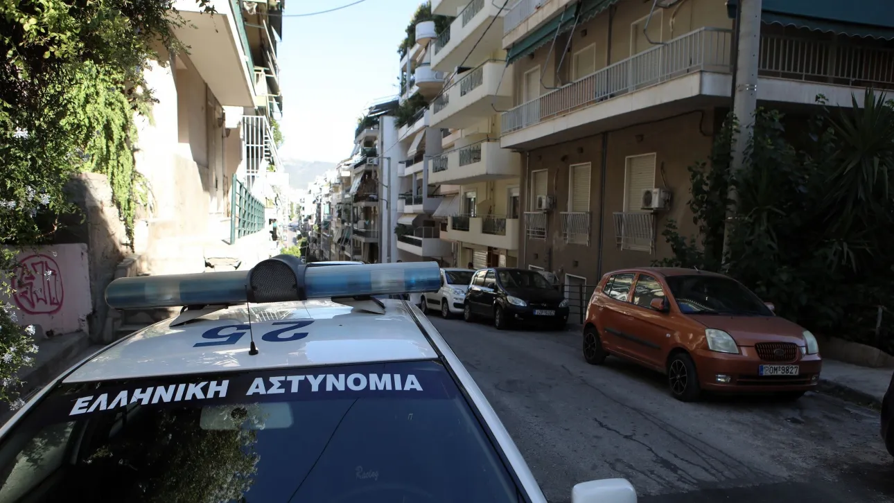 Παγίδεψε τους κλέφτες στο ασανσέρ κατεβάζοντας το γενικό
