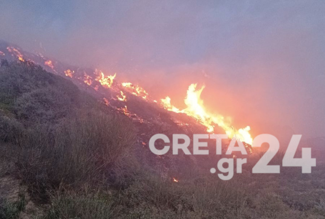 Μεγάλη πυρκαγιά στην Κρήτη – Μάχη με τις φλόγες και τους ανέμους