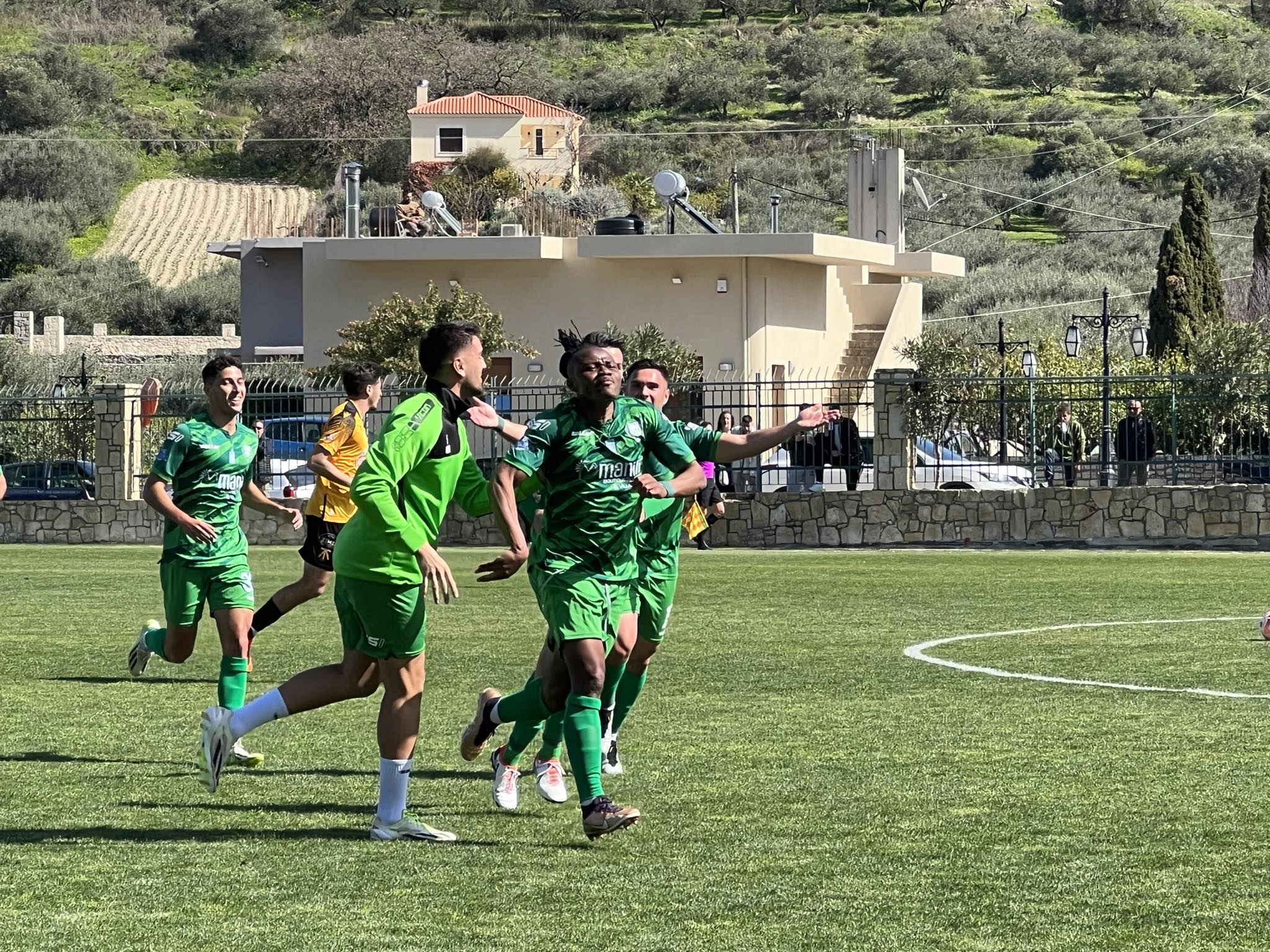 Με τη βοήθεια του κόσμου για το επόμενο βήμα παραμονής…