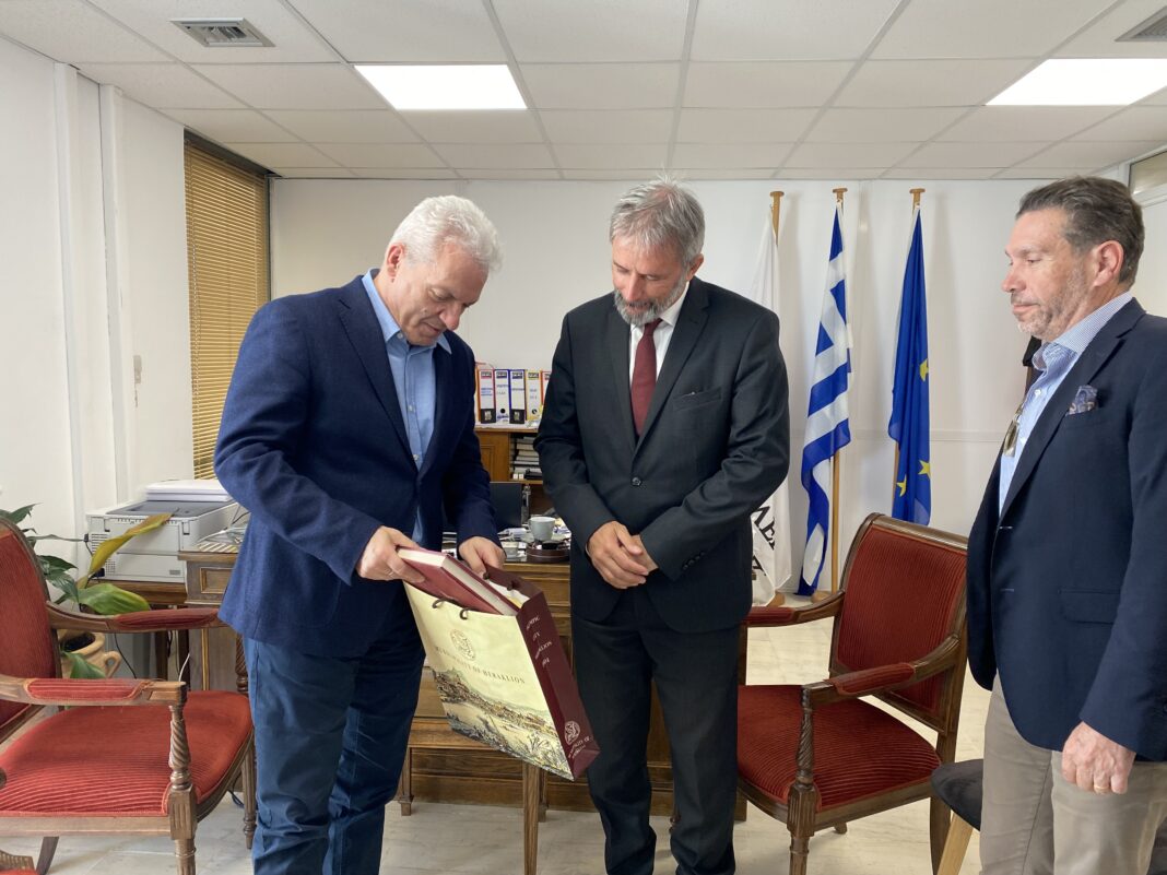 Συνάντηση του Δημάρχου Αλέξη Καλοκαιρινού με τον Ούγγρο Πρέσβη στην Ελλάδα Erik Haupt