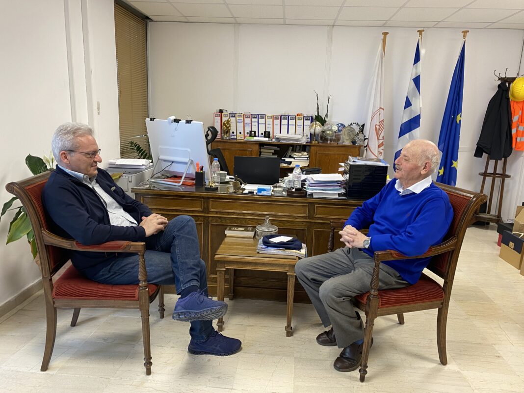 Συνάντηση του Δημάρχου Αλέξη Καλοκαιρινού με τον πρώην Δήμαρχο Κώστα Ασλάνη
