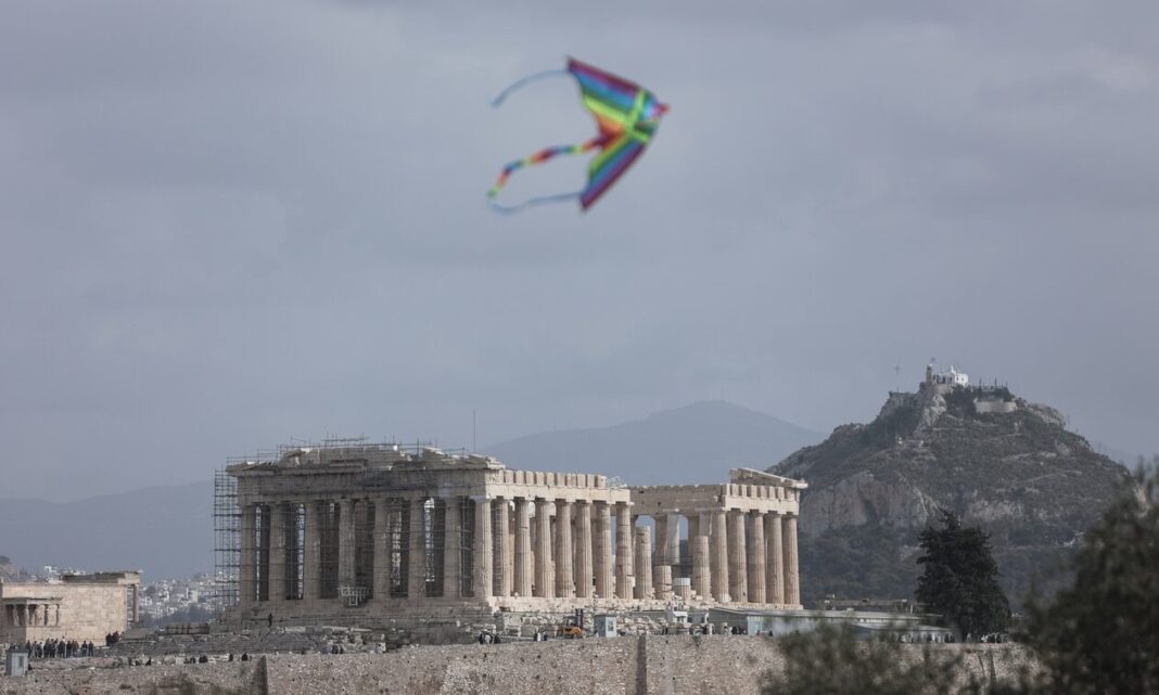 Χαρταετός: Από τα σχολικά βιβλία έως τους καμβάδες εικαστικών - Οι συμβολισμοί του εθίμου