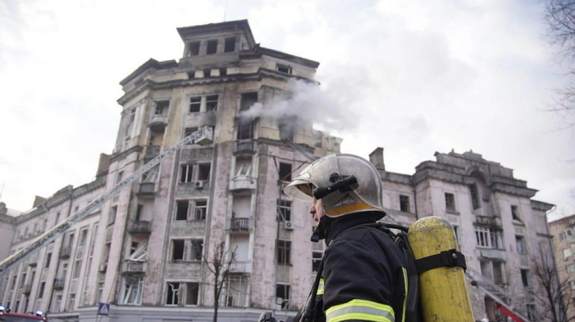 Πόλεμος στην Ουκρανία: Ρωσική πυραυλική επίθεση στο Κίεβο με 17 τραυματίες, ανάμεσά τους κι ένα παιδί