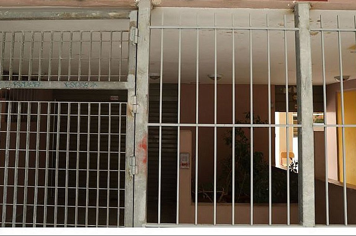 «Δεν ξέρω πόσες φορές με χτύπησε» – Ξεσπά το θύμα της επίθεσης με σφυρί σε σχολείο