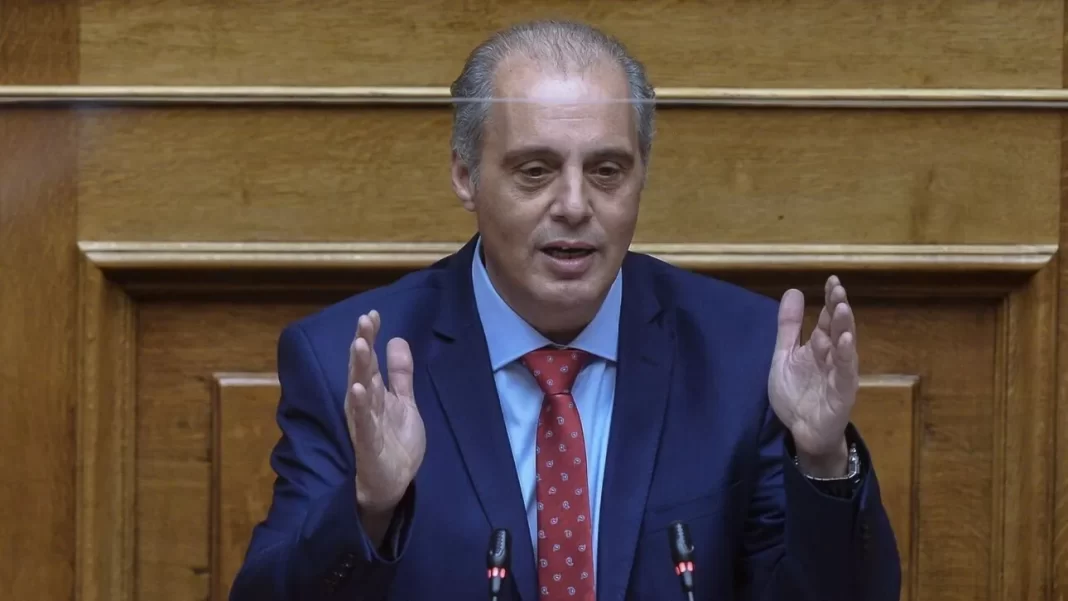 Βελόπουλος από βουλή: Να πληρώσουν όλοι όσοι ευθύνονται για το έγκλημα των Τεμπών