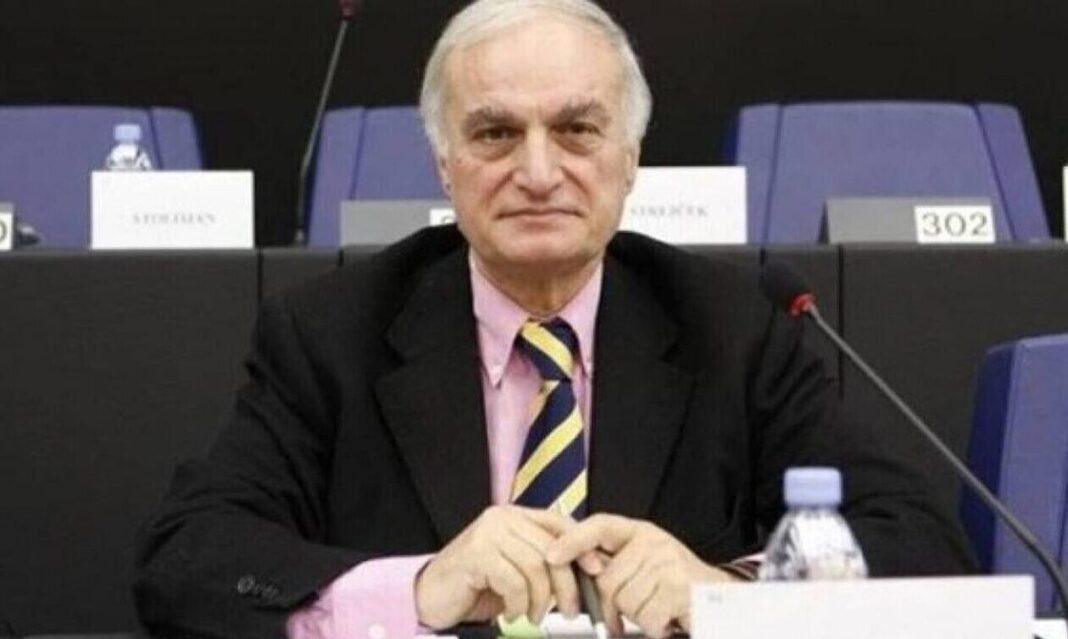 Μανώλης Μαυρομμάτης: Επικοινωνεί με το περιβάλλον - Τα νεότερα για την υγεία του