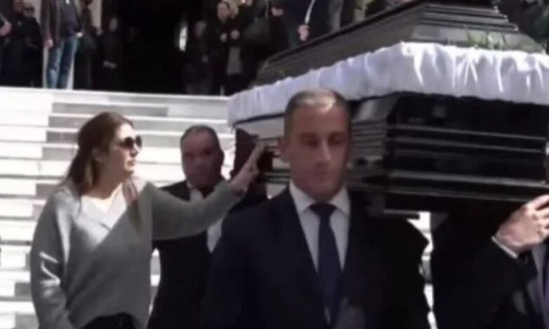 «Στέλιο μου συγχώρεσέ με» - Βαρύ το κλίμα στην κηδεία του 39χρονου