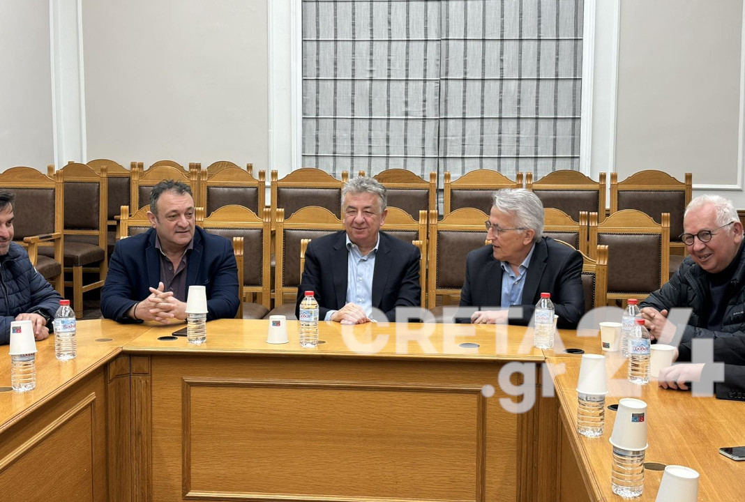 Στην Περιφέρεια Κρήτης ο πρόεδρος και κλιμάκιο της ΓΣΕΕ