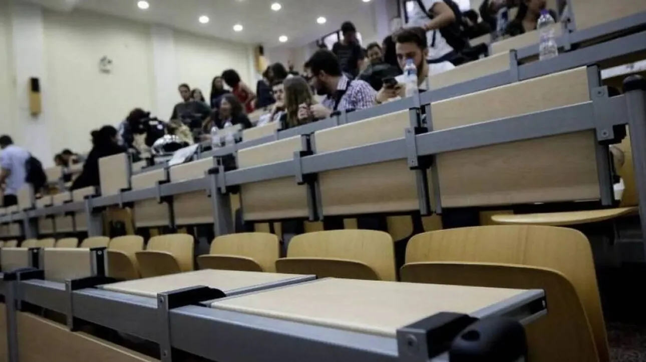 Γκρεμίζοντας αειθαλή τείχη και φρούρια