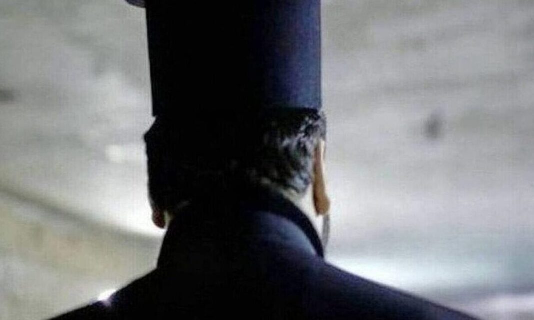 Παπάς ξυλοκόπησε την εν διαστάσει σύζυγό του - Ο λόγος