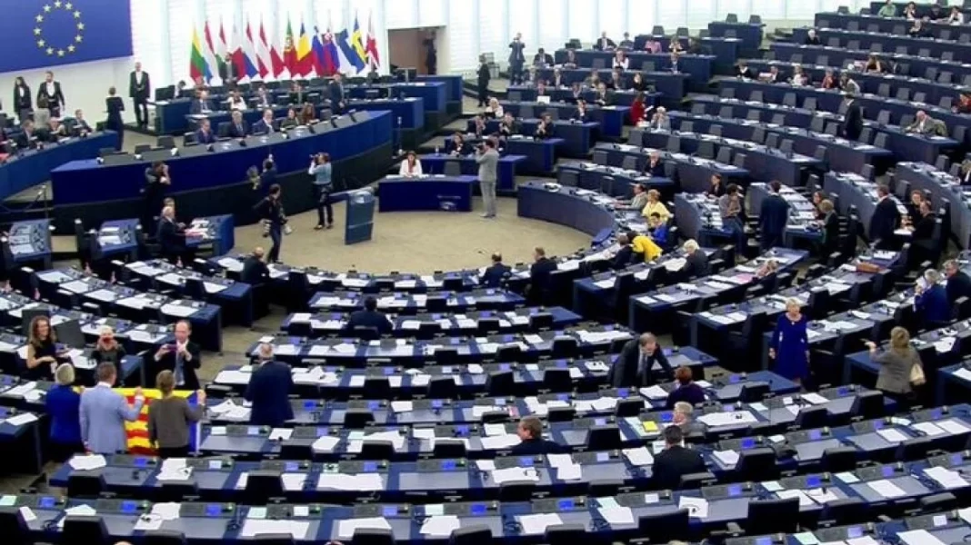 Ευρωπαϊκό Κοινοβούλιο: Ενέκρινε την πρώτη πανευρωπαϊκή νομοθεσία για την προστασία της ανεξαρτησίας των ΜΜΕ