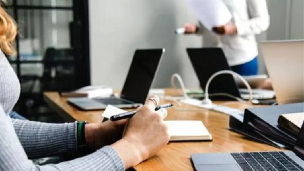 Βρυξέλλες: Νομοθεσία της ΕΕ για την αντιμετώπιση της ψευδούς αυτοαπασχόλησης σε ψηφιακές πλατφόρμες εργασίας