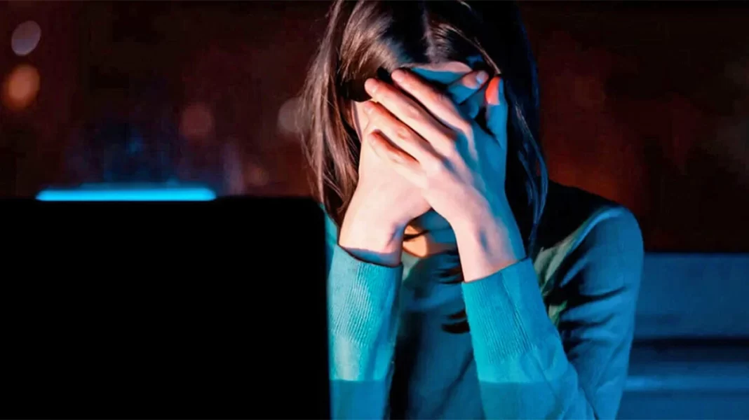 Revenge porn: Εφιάλτης για 44χρονη – Άνδρας ανέβασε στο Facebook γυμνές φωτογραφίες της και αγγελίες σεξ επειδή τον χώρισε