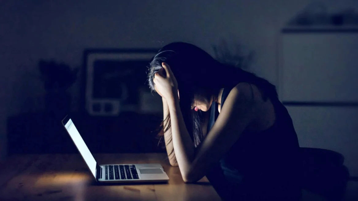 Ελεύθερος ο 52χρονος που κατηγορείται ότι διέσυρε την πρώην σύντροφό του με revenge porn