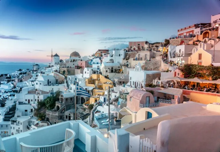 Το ελληνικό νησί που βρίσκεται στις λίστες με τους πιο ρομαντικούς προορισμούς του κόσμου