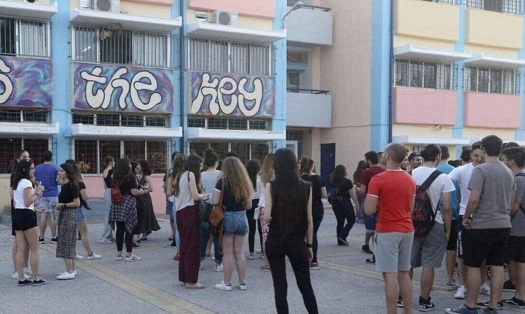Σχολεία: Πότε κάθονται μαθητές και εκπαιδευτικοί
