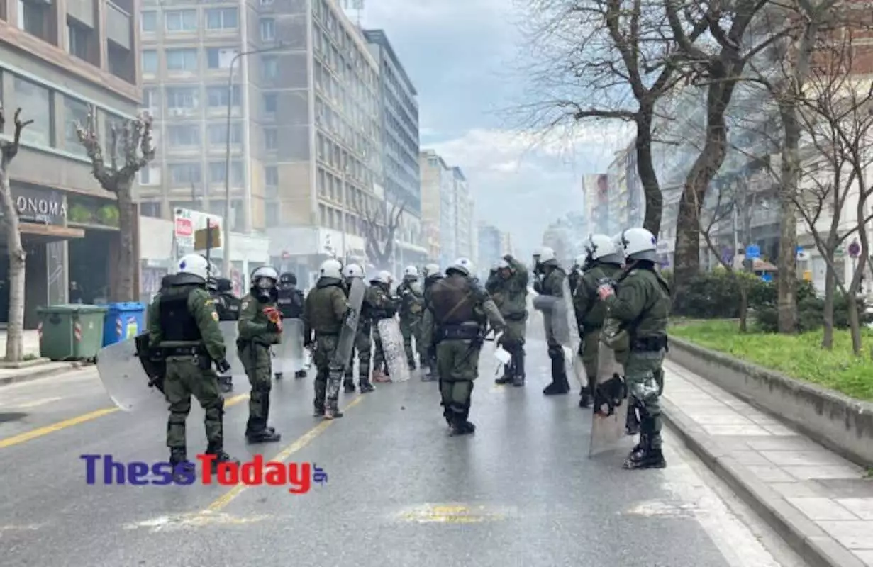 Αναβλήθηκε ξανά η δίκη στους συλληφθέντες για τα επεισόδια στην πορεία για τα Τέμπη