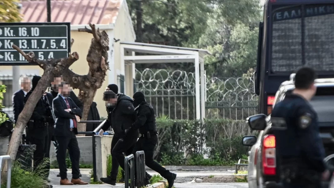 Αντιτρομοκρατική: Στην Ευελπίδων για να απολογηθούν οι 10 συλληφθέντες για την «Σύμπραξη Εκδίκησης»